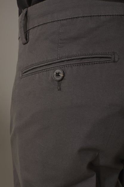 Regular fit trousers in twill construction