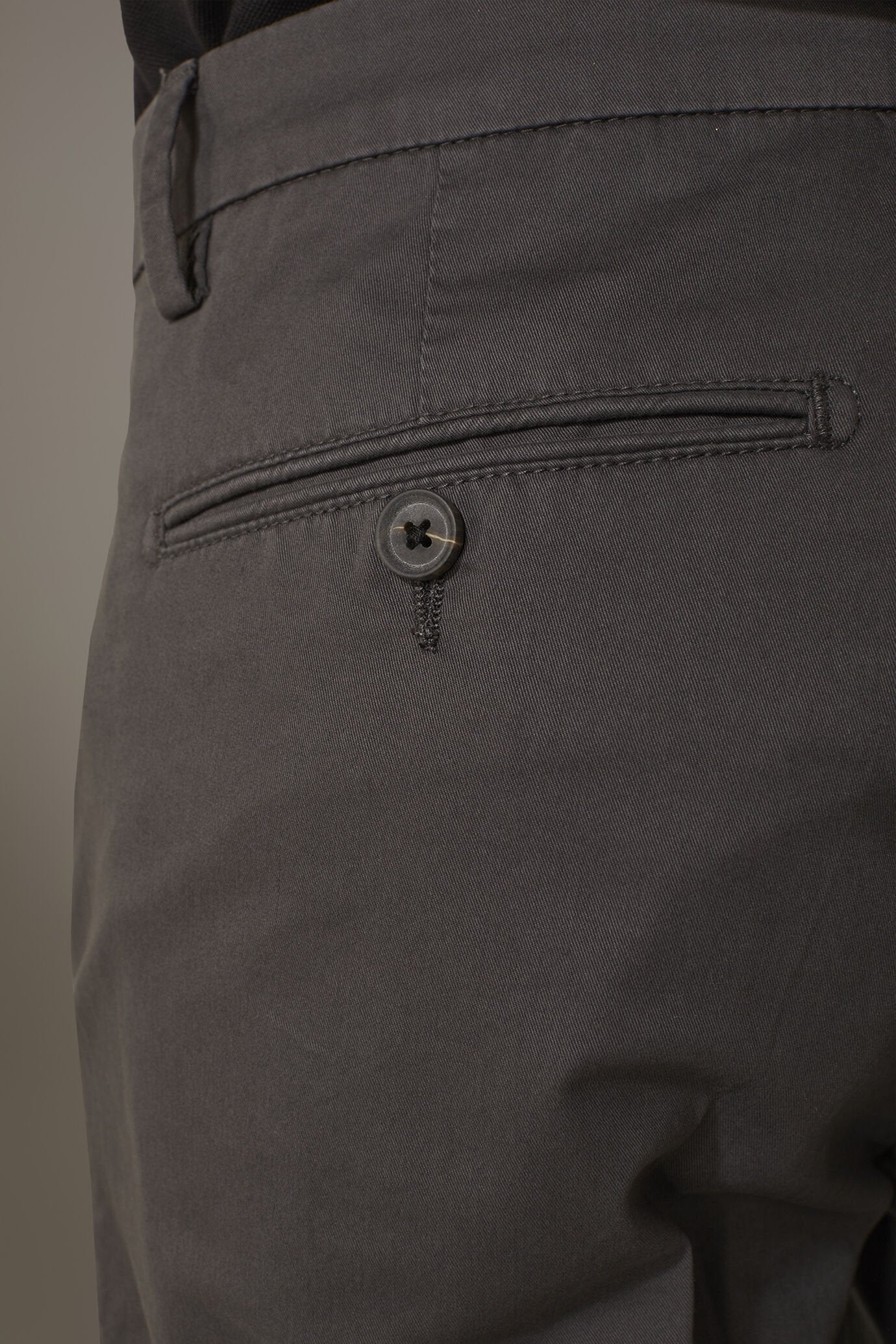 Regular fit trousers in twill construction