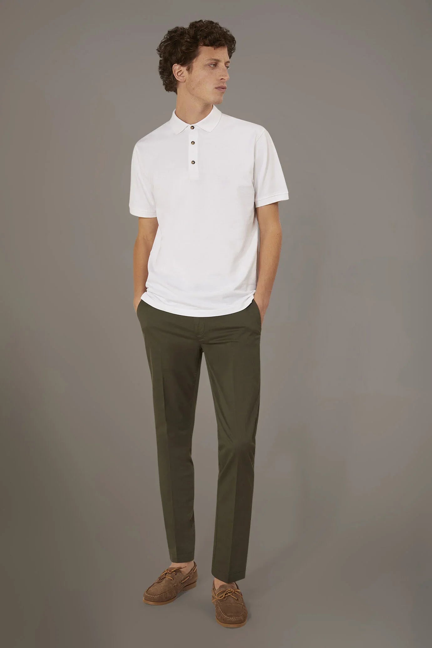 Regular fit trousers in twill construction
