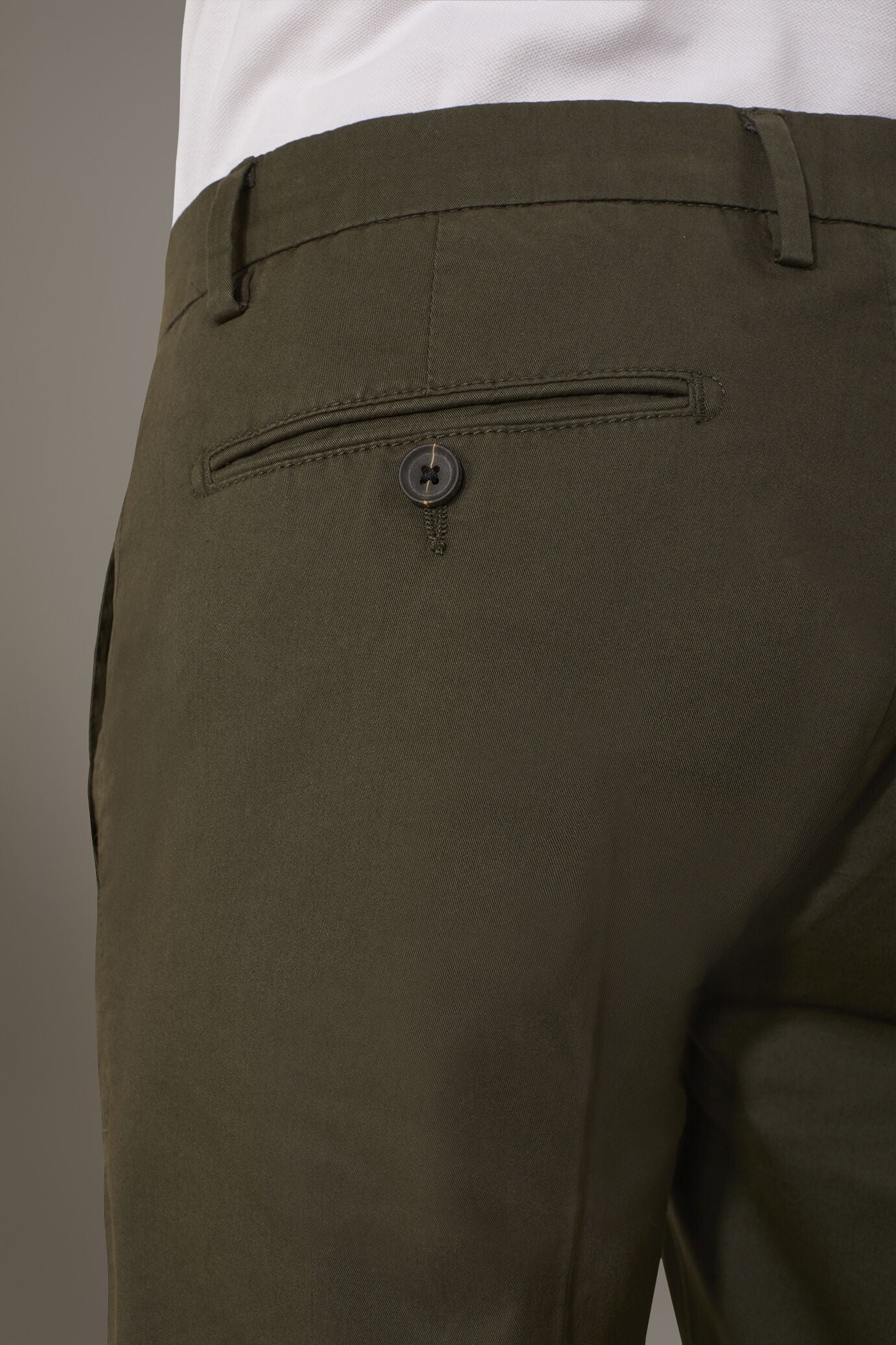 Regular fit trousers in twill construction