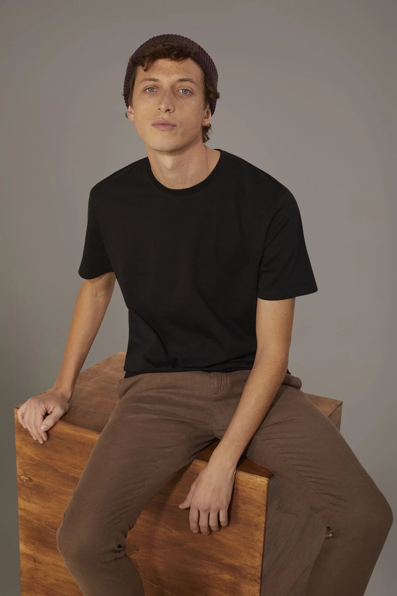 Round neck t-shirt 100% cotton in Red by Doppelganger, Italian Iconic;Basic;Casual made from Composition: 100% Cotton
Mood: Iconic, Basic, Casual
Type: Short Sleeves, Round Neck
Season: Spring Summer 23
Material: Cotton
Style: Sport, Essential
Fit: Regular