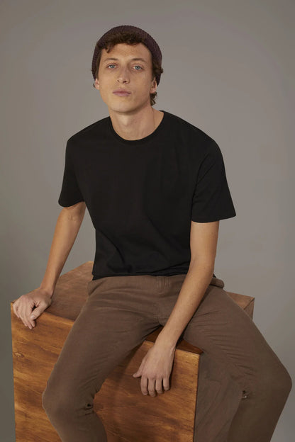 Round neck t-shirt 100% cotton in Red by Doppelganger, Italian Iconic;Basic;Casual made from Composition: 100% Cotton
Mood: Iconic, Basic, Casual
Type: Short Sleeves, Round Neck
Season: Spring Summer 23
Material: Cotton
Style: Sport, Essential
Fit: Regular