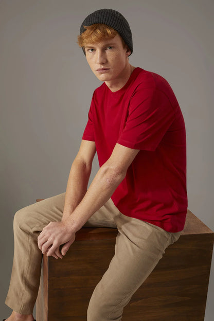 Round neck t-shirt 100% cotton in Red by Doppelganger, Italian Iconic;Basic;Casual made from Composition: 100% Cotton
Mood: Iconic, Basic, Casual
Type: Short Sleeves, Round Neck
Season: Spring Summer 23
Material: Cotton
Style: Sport, Essential
Fit: Regular