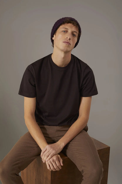 Round neck t-shirt 100% cotton in Red by Doppelganger, Italian Iconic;Basic;Casual made from Composition: 100% Cotton
Mood: Iconic, Basic, Casual
Type: Short Sleeves, Round Neck
Season: Spring Summer 23
Material: Cotton
Style: Sport, Essential
Fit: Regular
