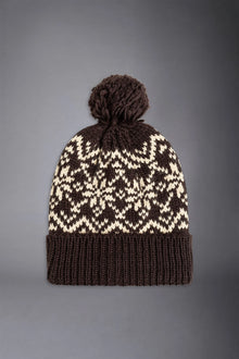Men's cap with pompom