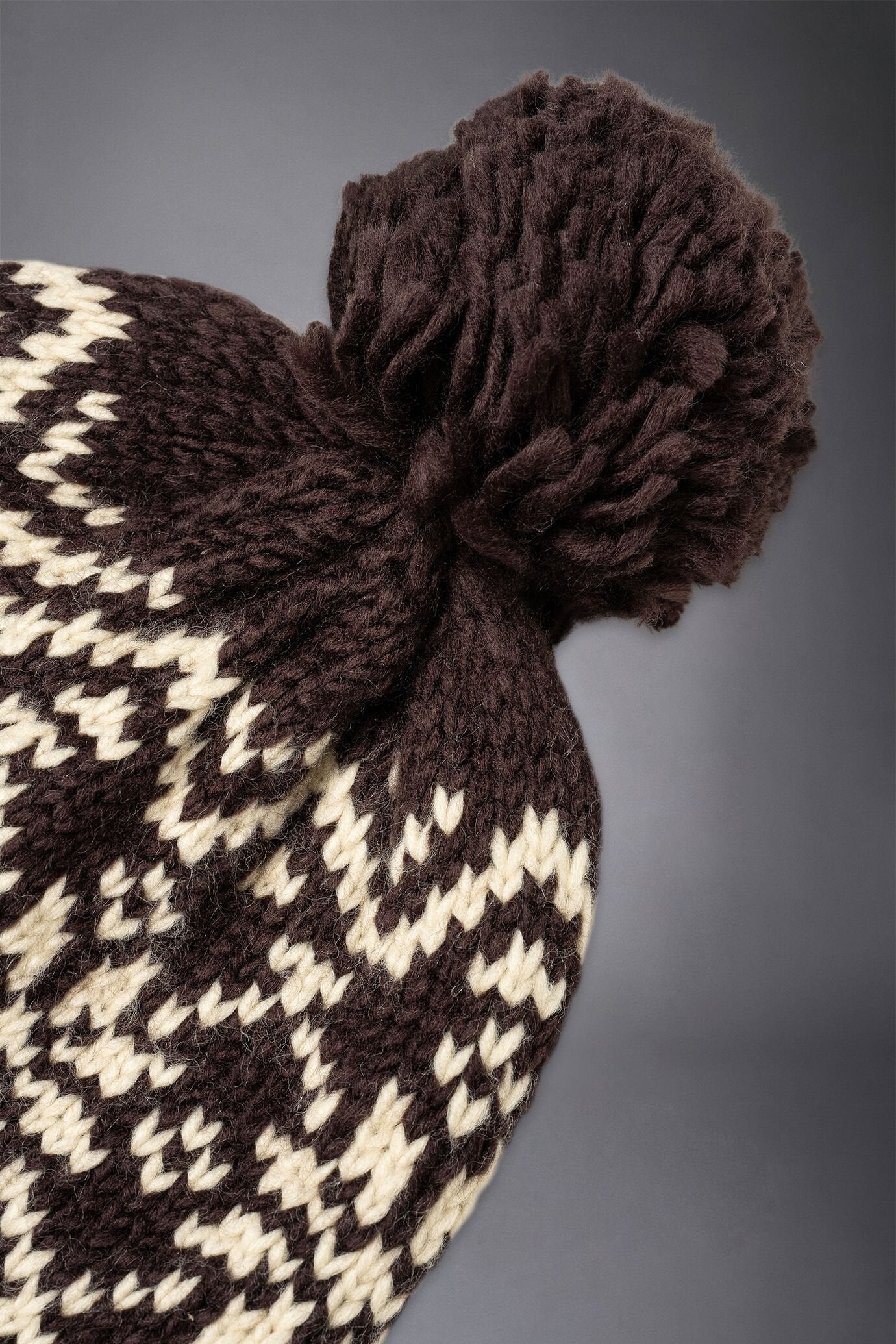 Men's cap with pompom