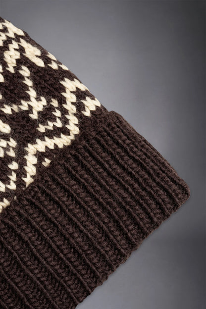 Men's cap with pompom