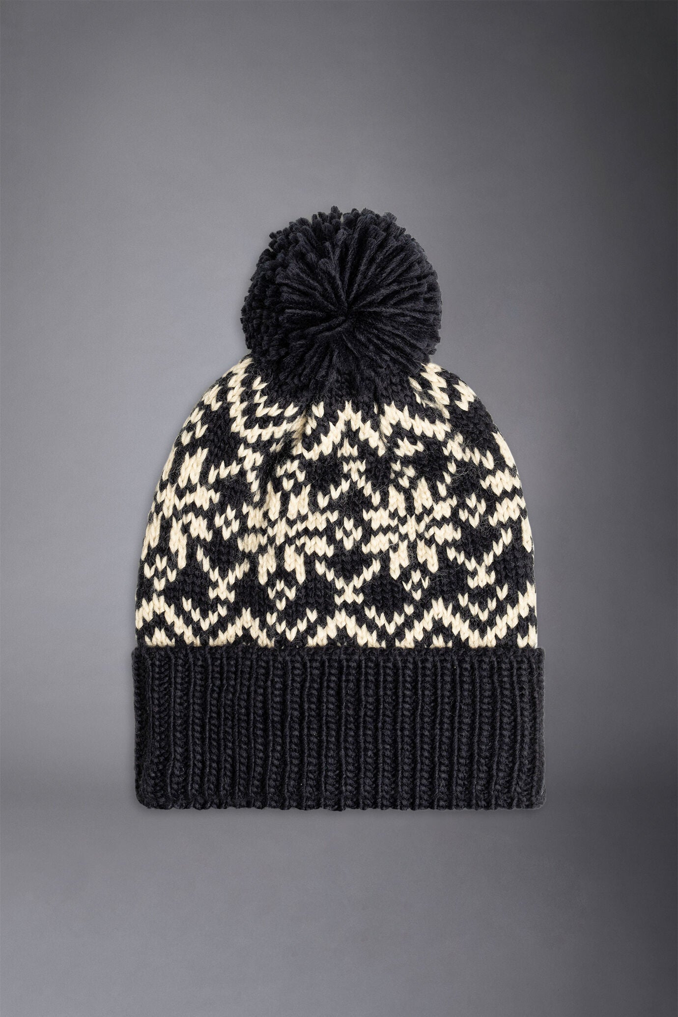 Men's cap with pompom