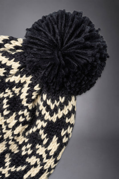 Men's cap with pompom