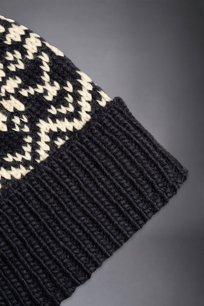 Men's cap with pompom