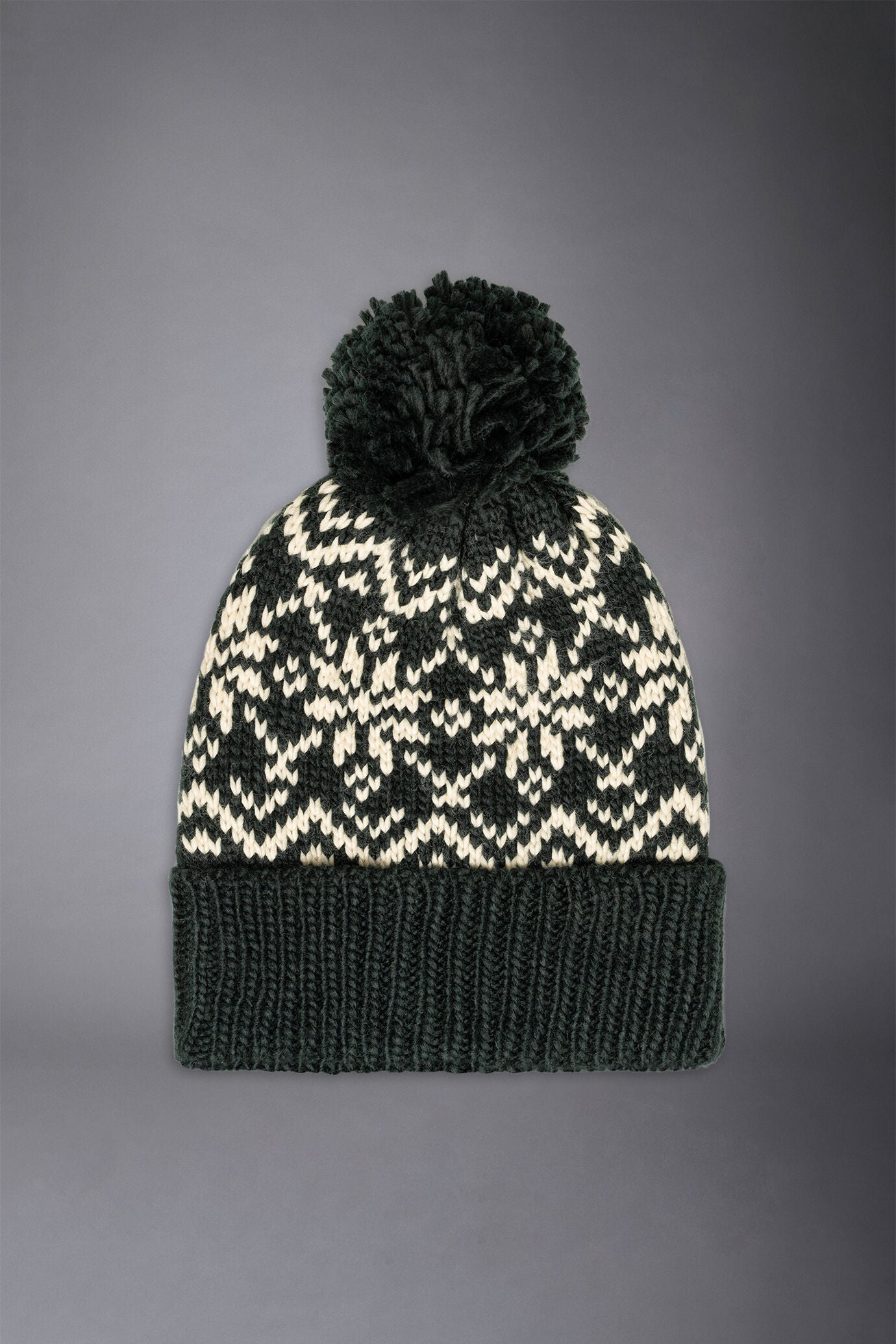 Men's cap with pompom