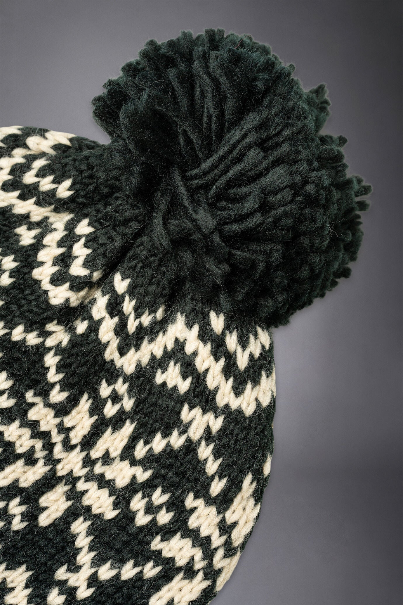 Men's cap with pompom