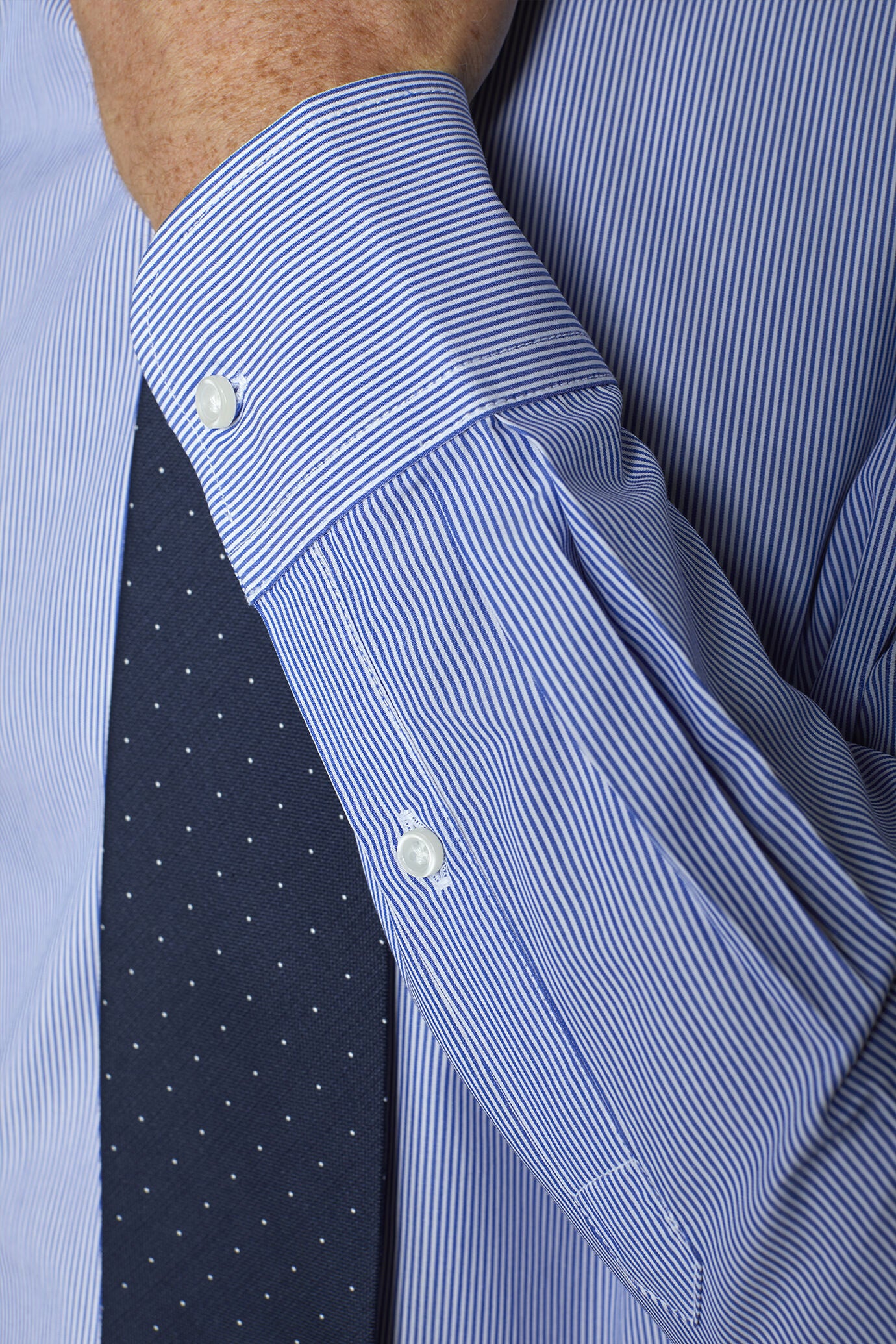 Men's classic slim fit French collar shirt with narrow stripe pattern