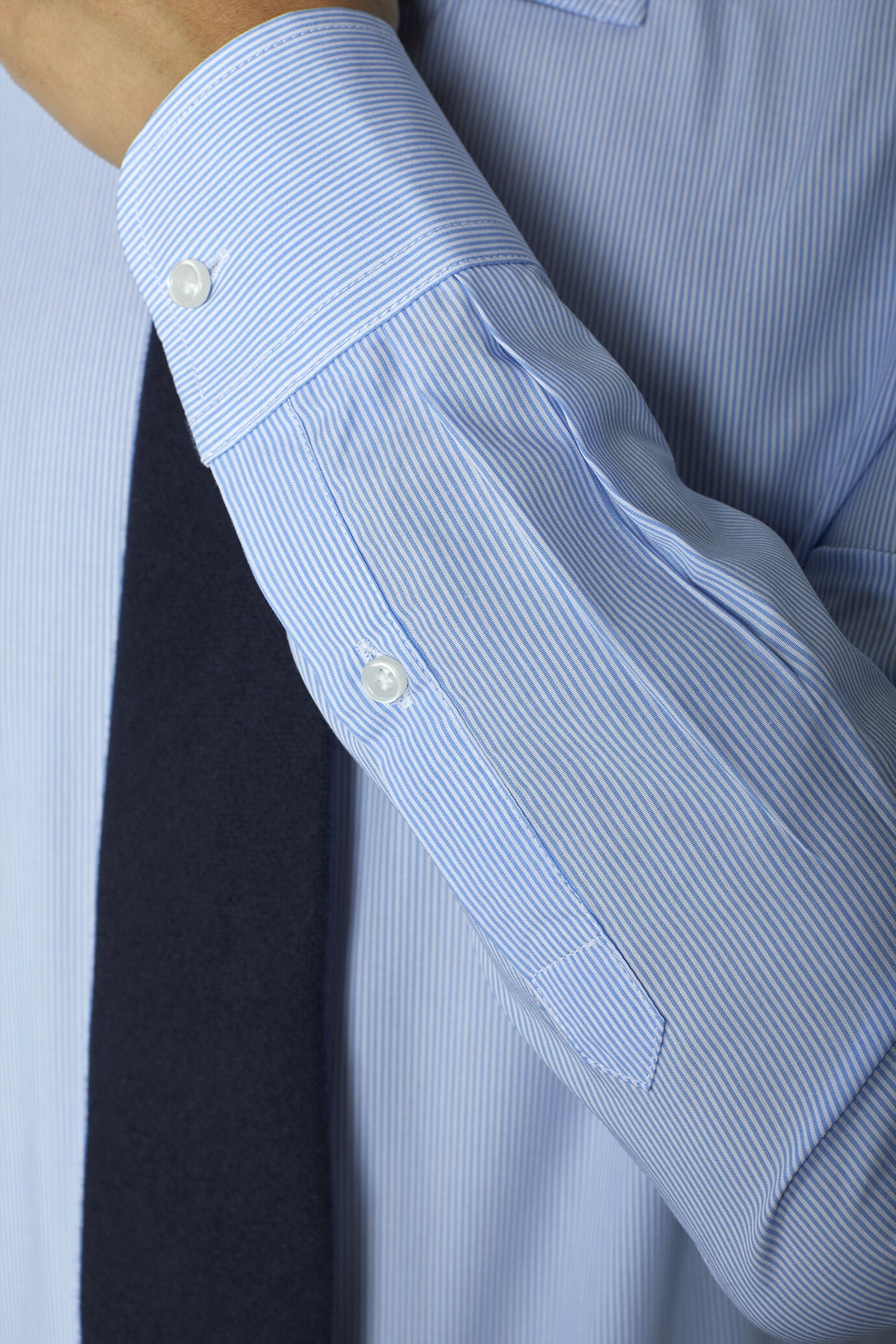 Men's classic slim fit French collar shirt with narrow stripe pattern