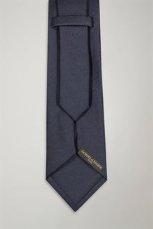 Men's solid color bamboo blend tie