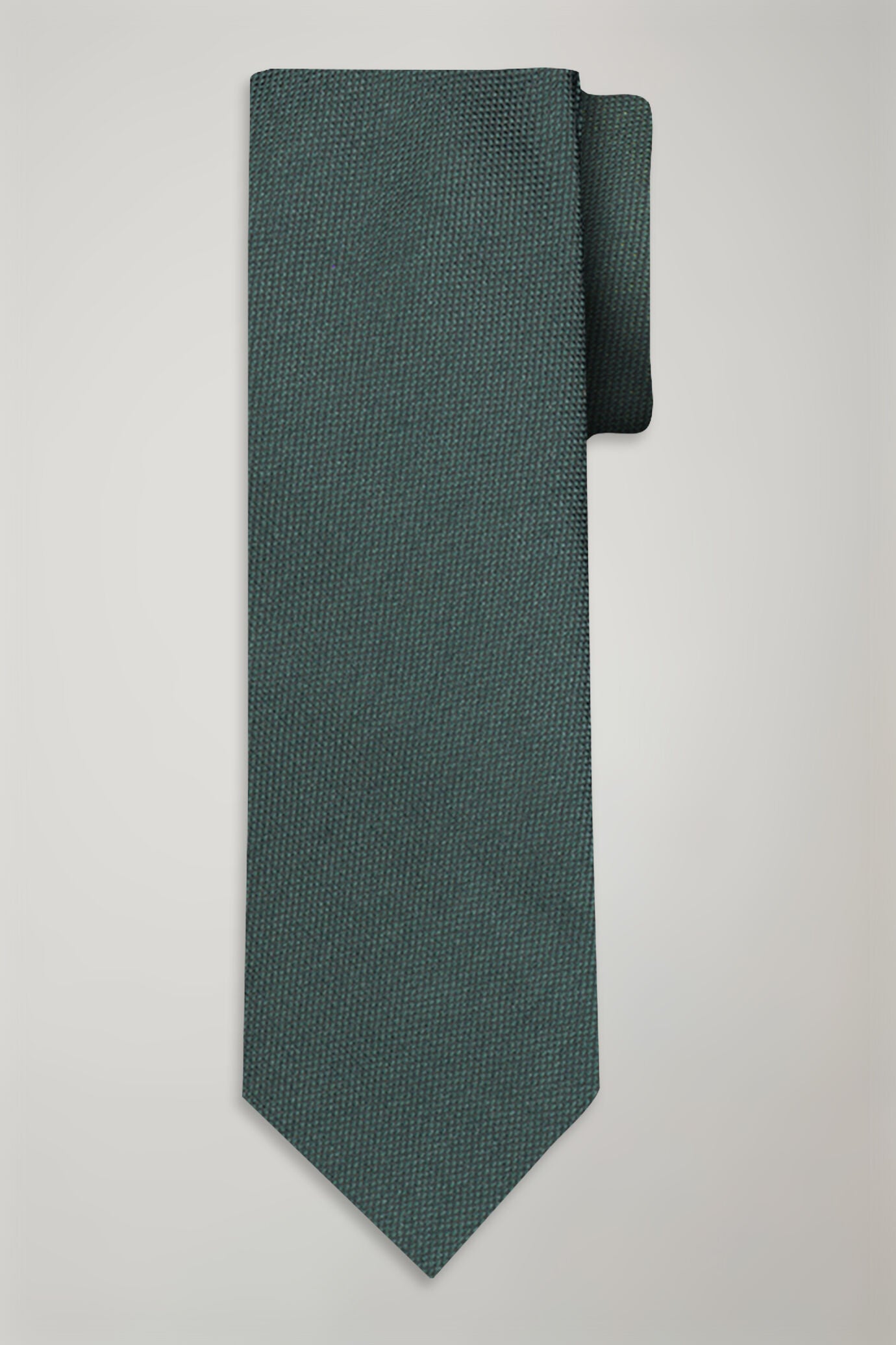 Men's solid color bamboo blend tie