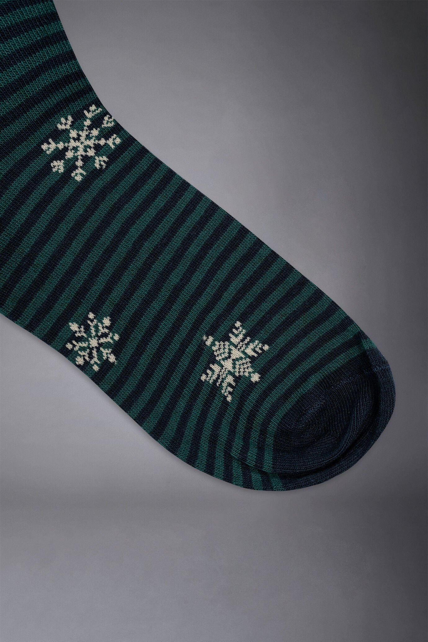 Men's knitted long socks with snowflakes pattern made in Italy