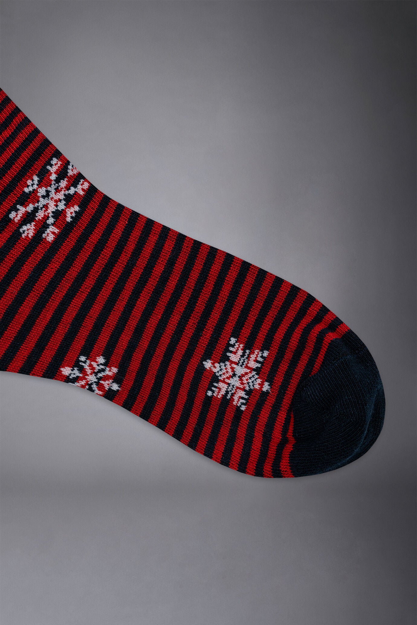 Men's knitted long socks with snowflakes pattern made in Italy