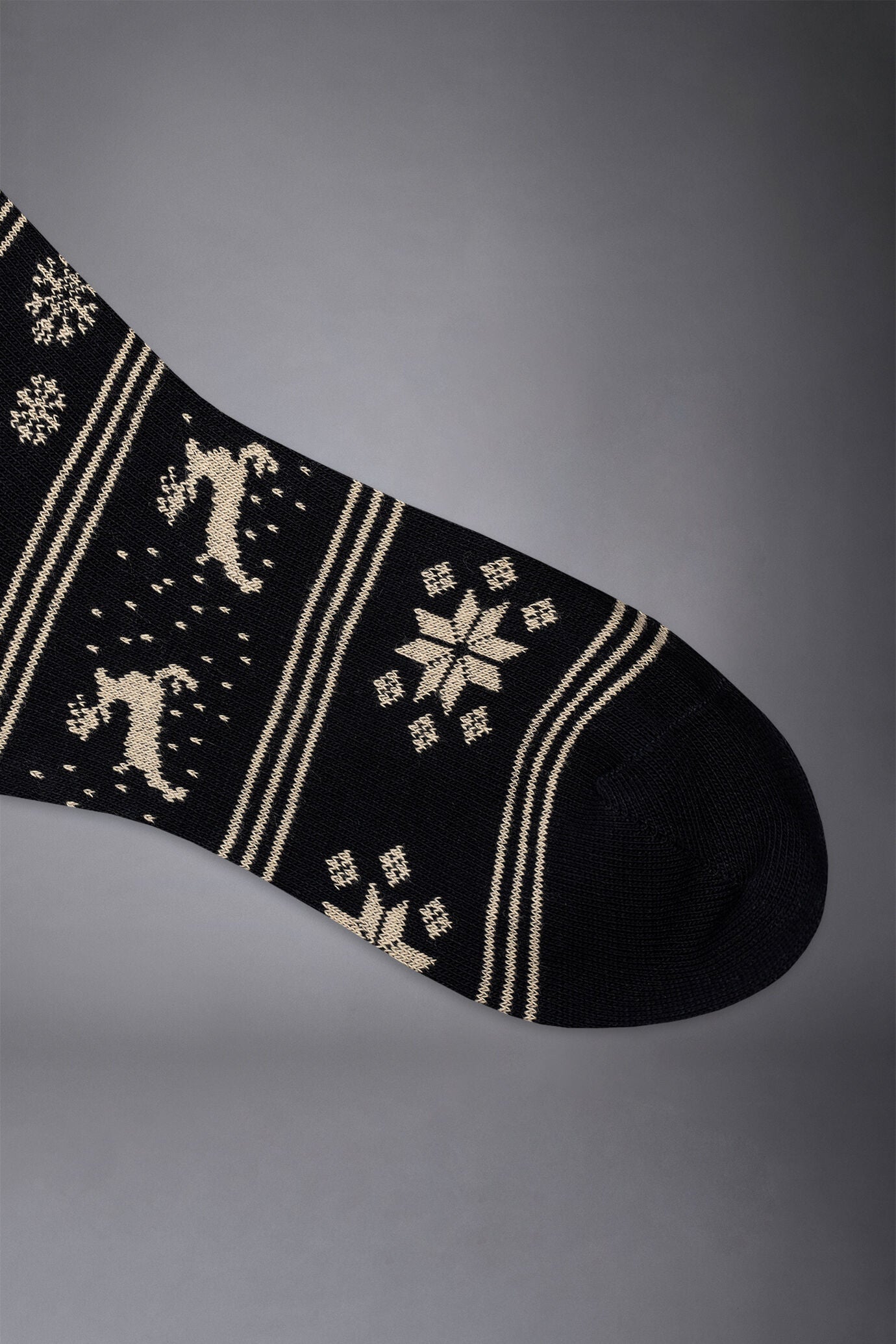 Men's knitted long socks with reindeers and snowflakes pattern made in Italy