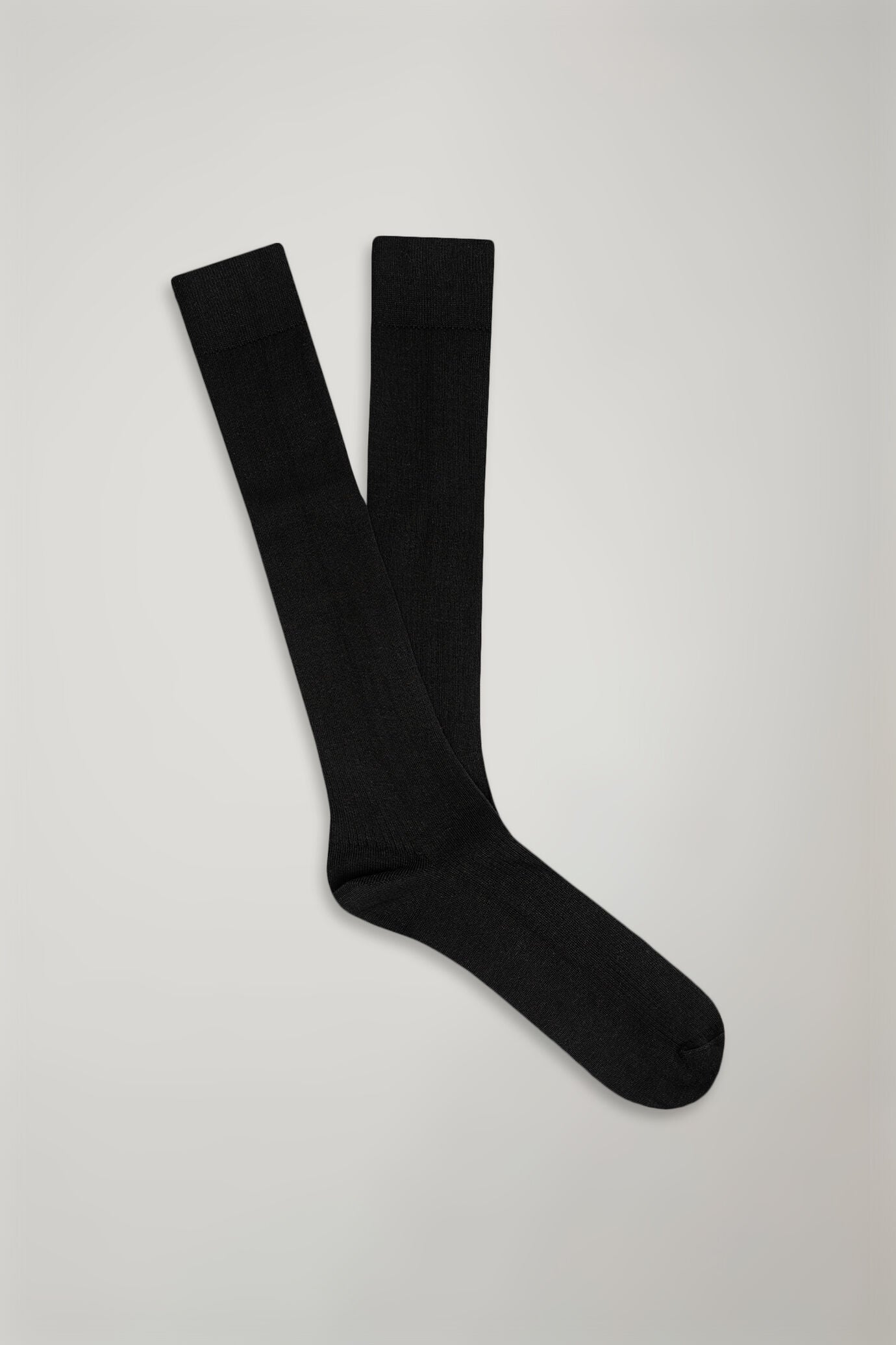 Men’s long sock in solid color ribbed knit