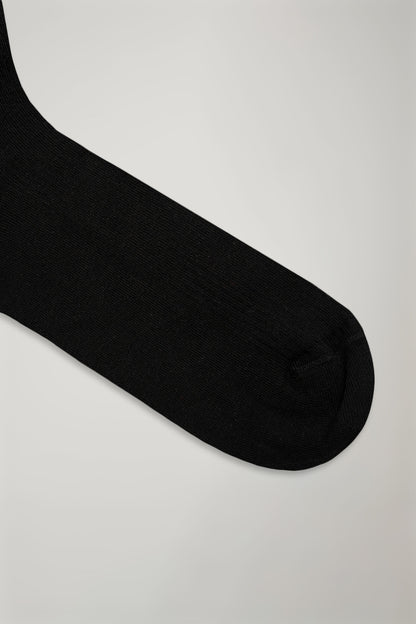 Men’s long sock in solid color ribbed knit