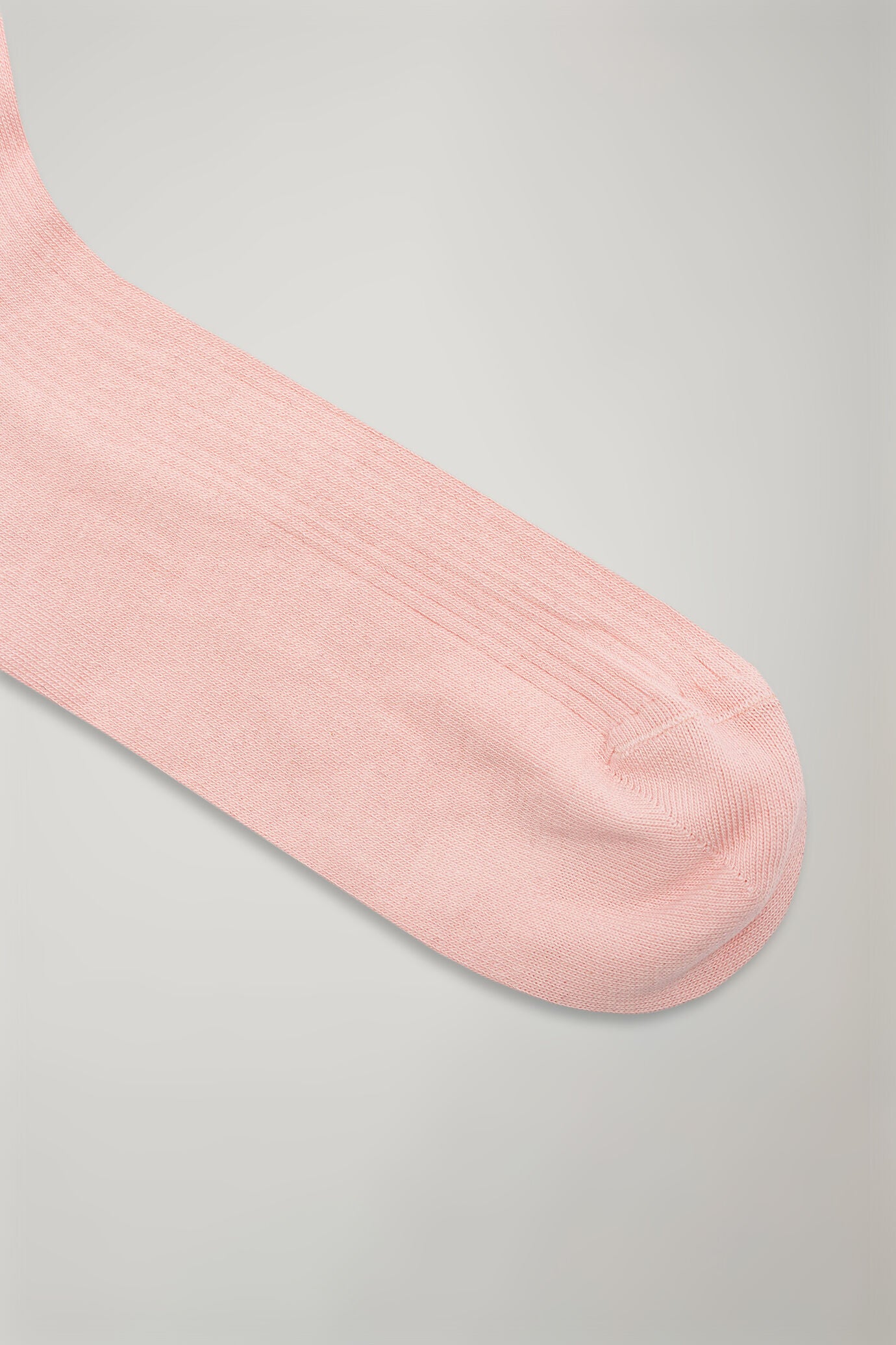 Men’s long sock in solid color ribbed knit