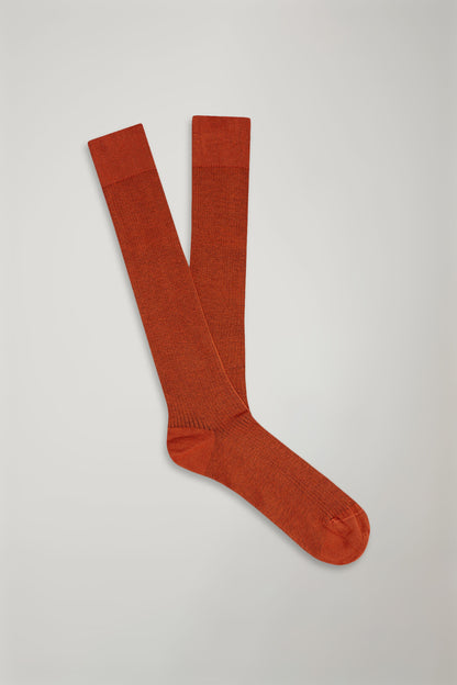 Men’s long sock in solid color ribbed knit