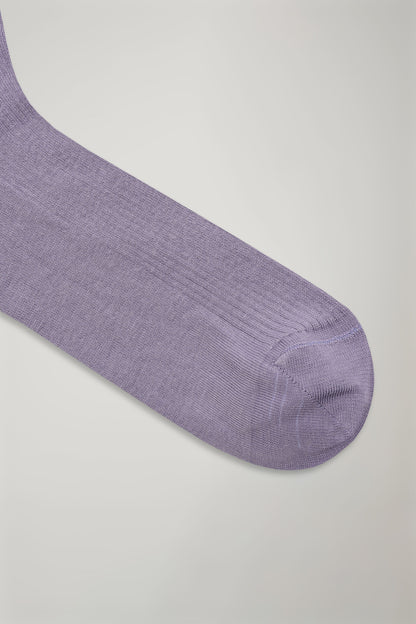 Men’s long sock in solid color ribbed knit