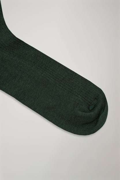 Men’s long sock in solid color ribbed knit