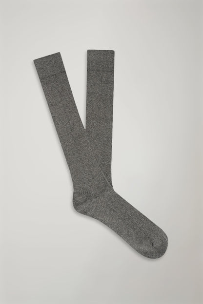 Men’s long sock in solid color ribbed knit