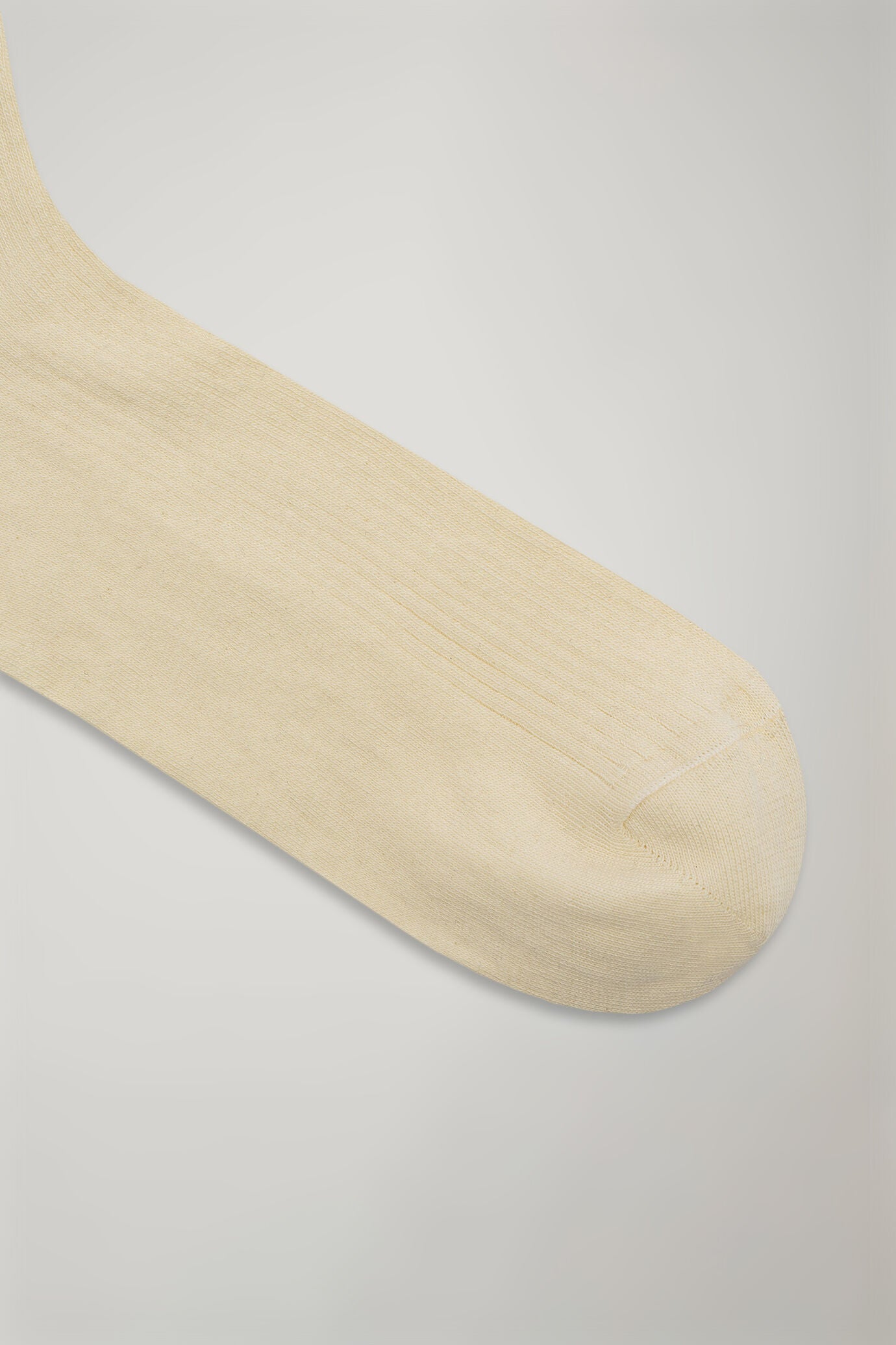 Men’s long sock in solid color ribbed knit