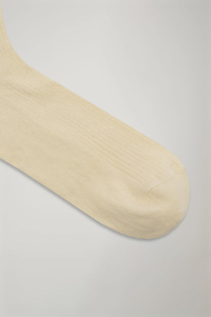 Men’s long sock in solid color ribbed knit