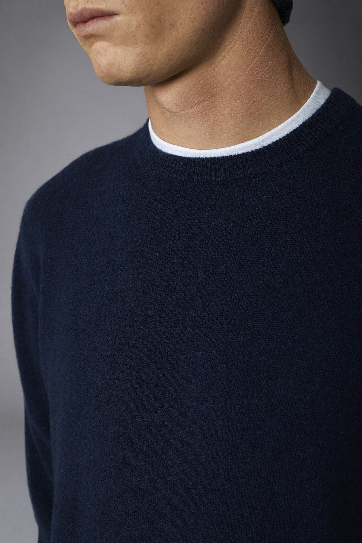 Men's 100% cashmere regular fit roundneck sweater