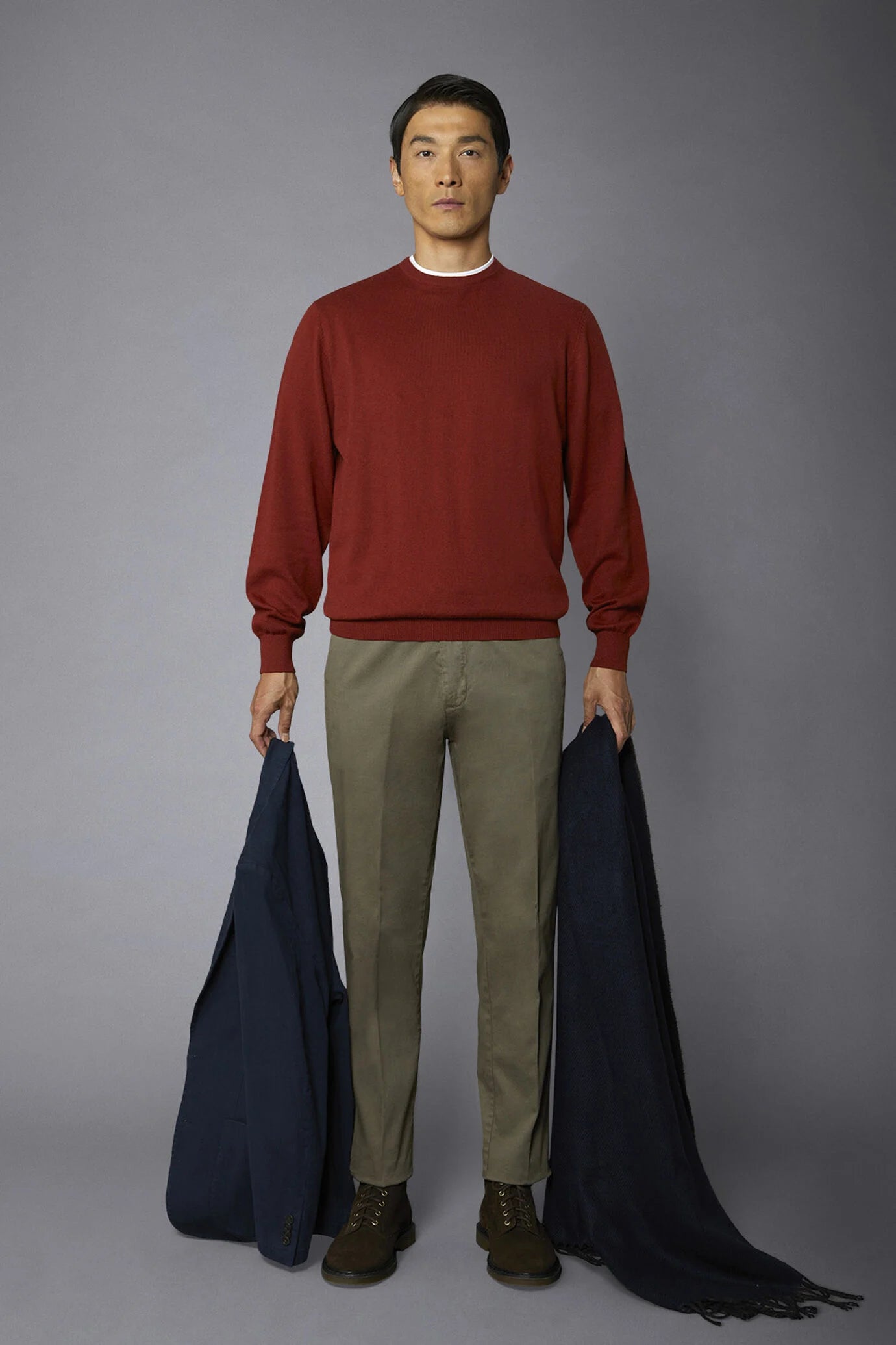 Men's classic chino pants regular fit twill construction