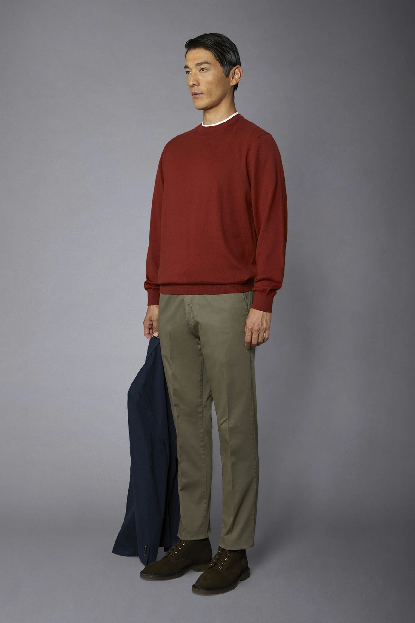 Men's classic chino pants regular fit twill construction
