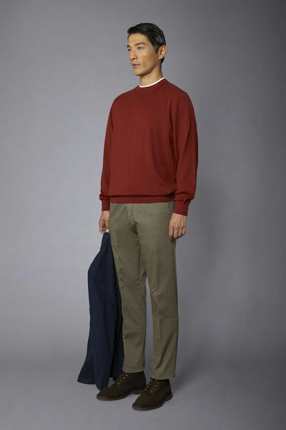 Men's classic chino pants regular fit twill construction