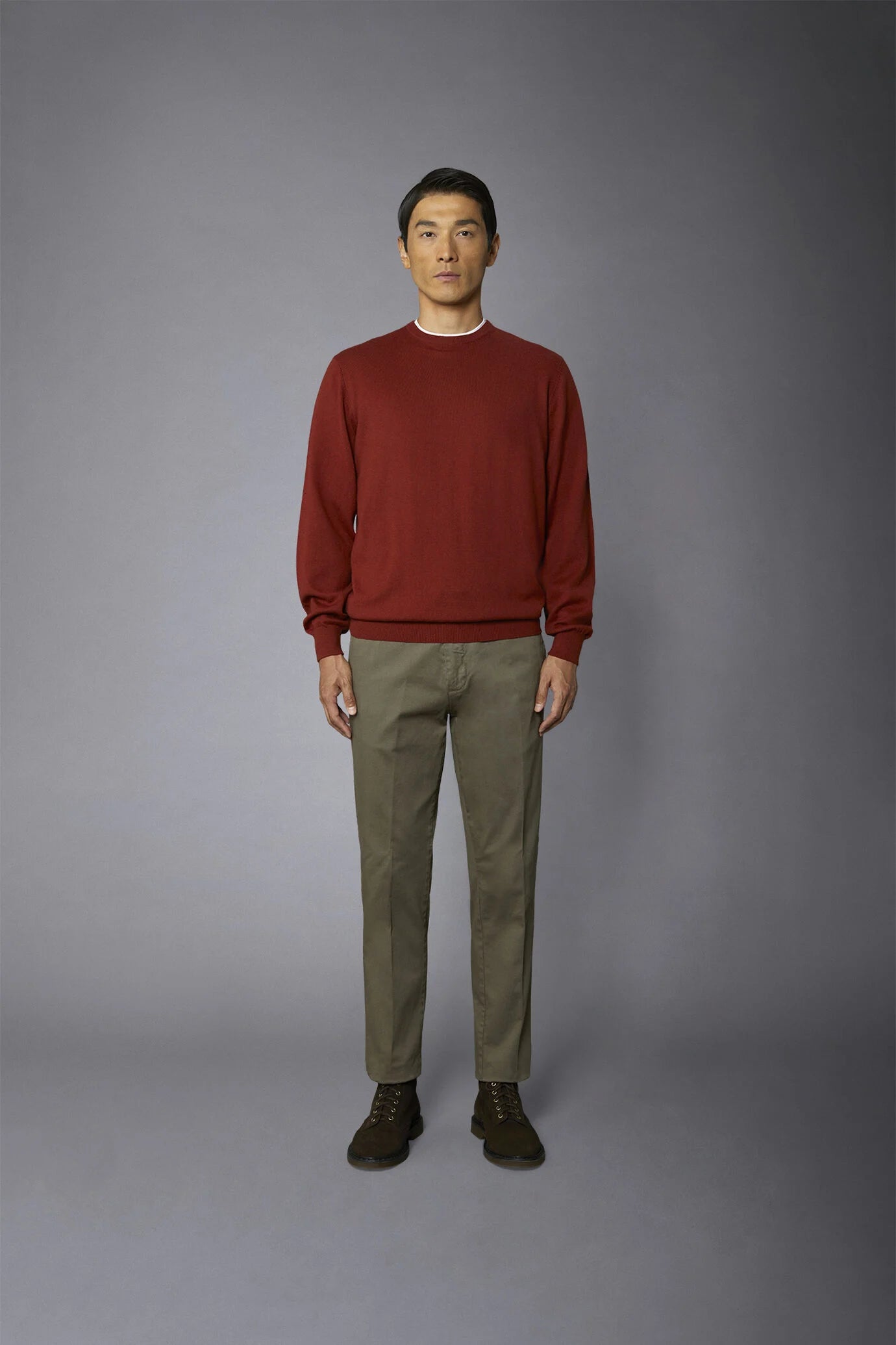 Men's classic chino pants regular fit twill construction