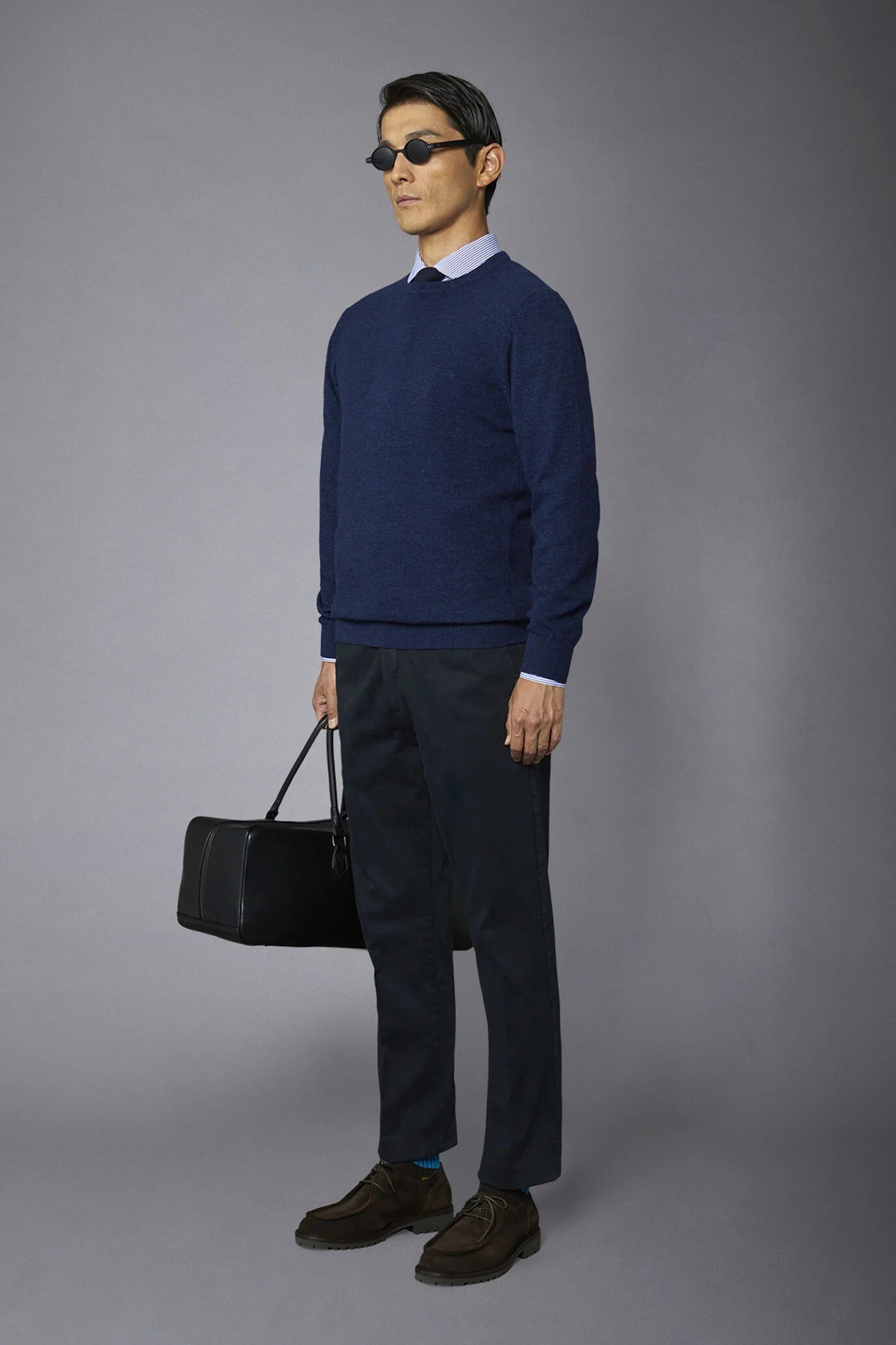 Men's classic chino pants regular fit twill construction