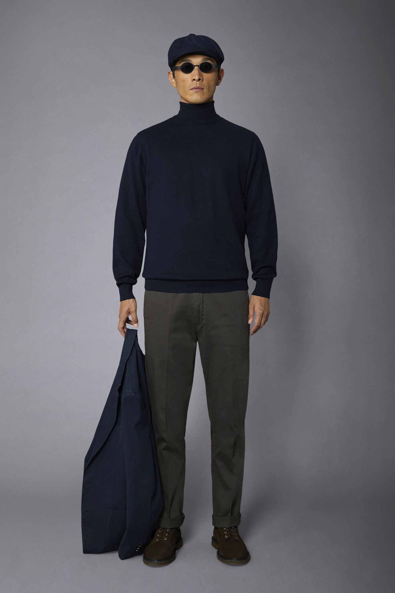 Men's classic chino pants regular fit twill construction