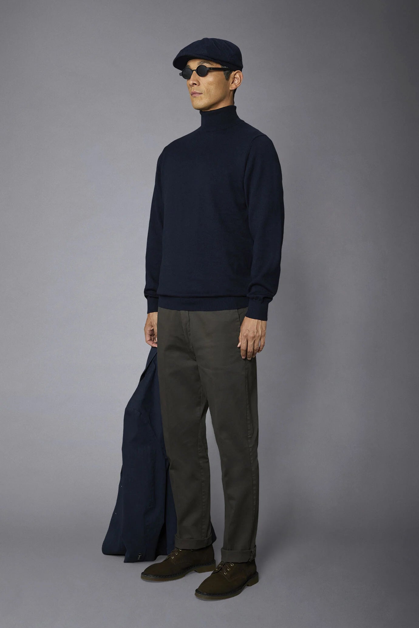 Men's classic chino pants regular fit twill construction