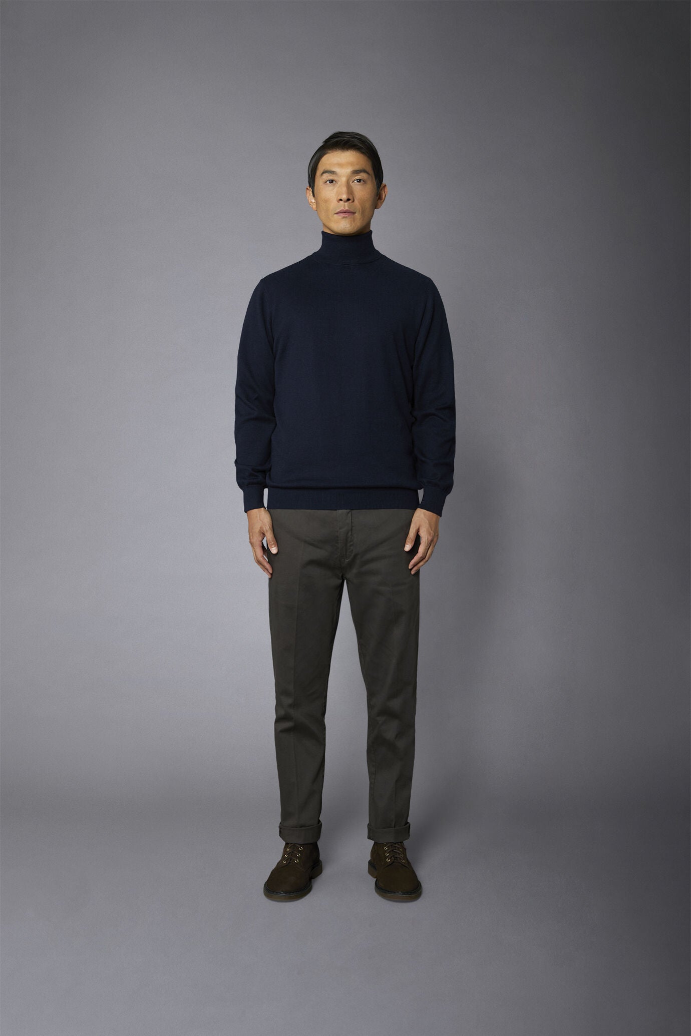 Men's classic chino pants regular fit twill construction