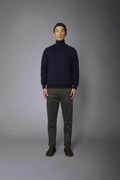 Men's classic chino pants regular fit twill construction
