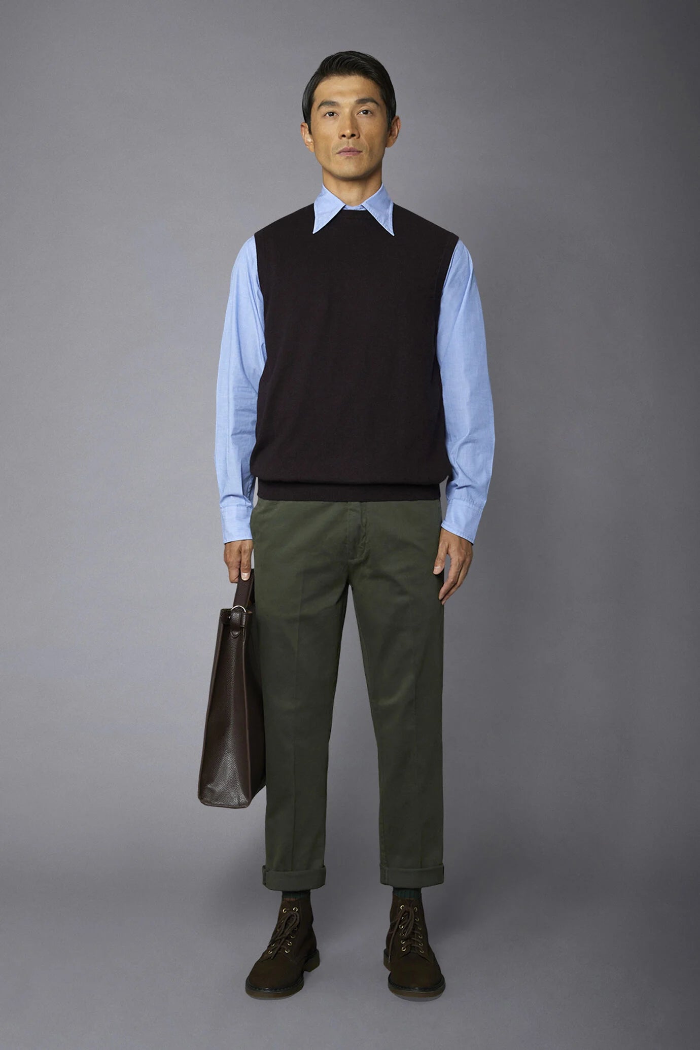 Men's classic chino pants regular fit twill construction