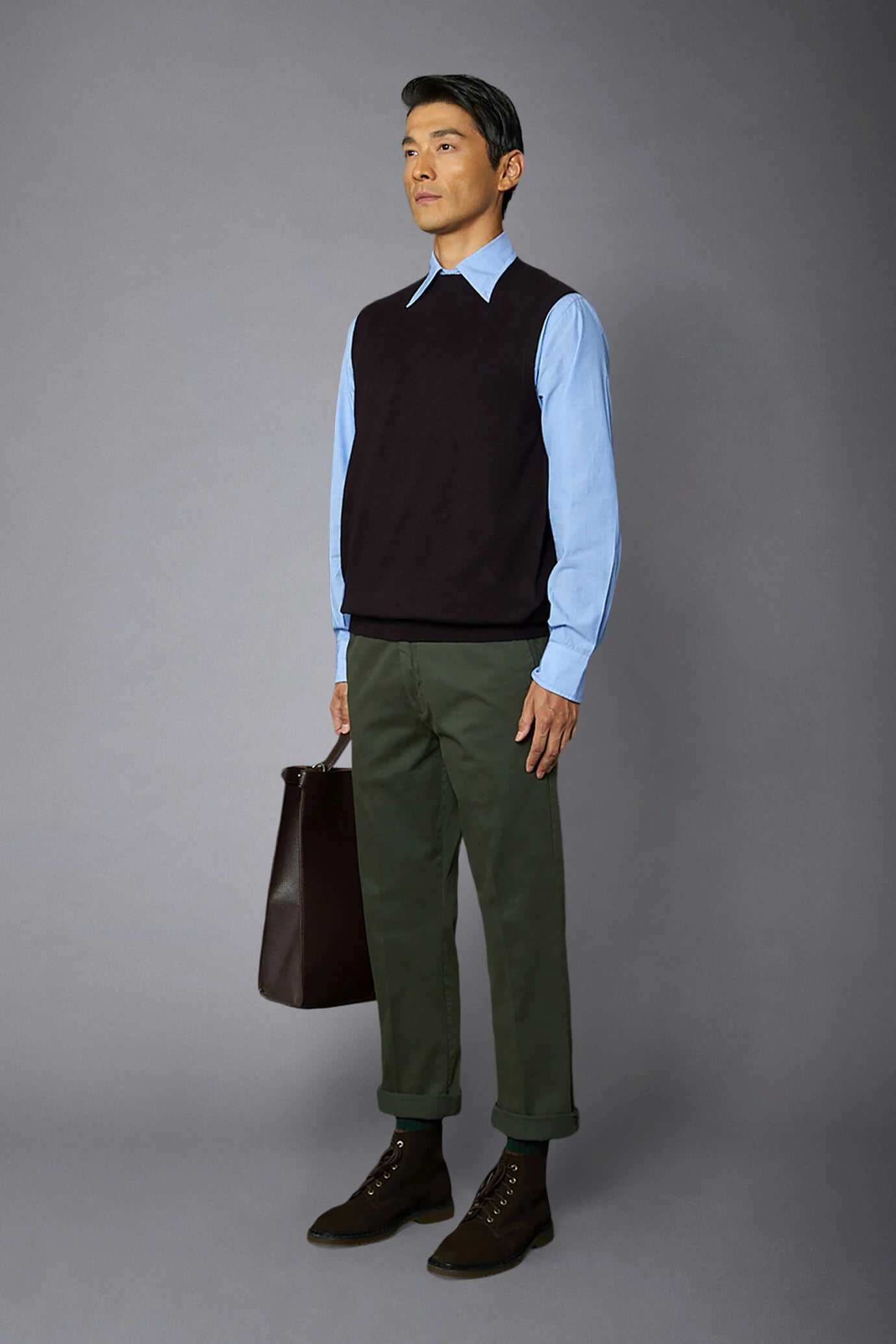Men's classic chino pants regular fit twill construction