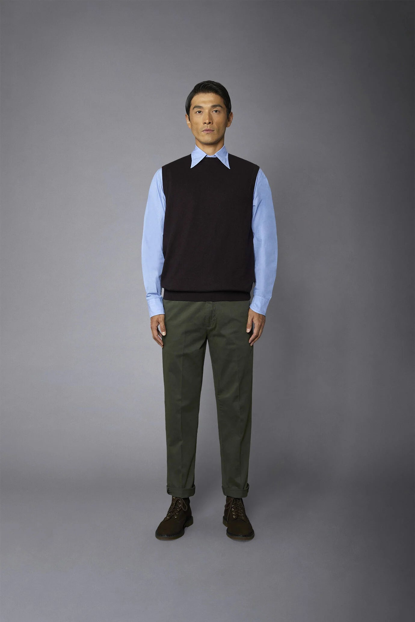 Men's classic chino pants regular fit twill construction