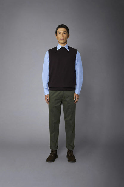 Men's classic chino pants regular fit twill construction
