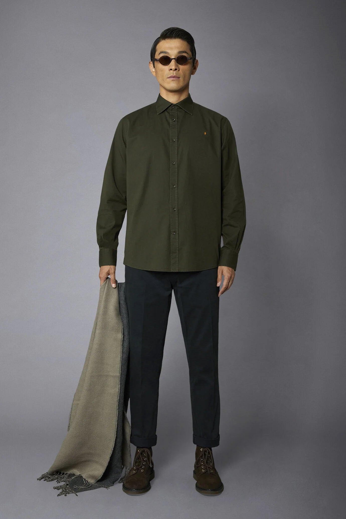 Men's classic chino pants regular fit twill construction