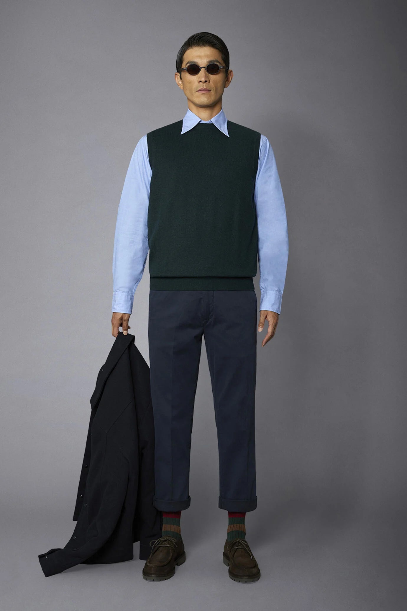 Men's classic chino pants regular fit twill construction