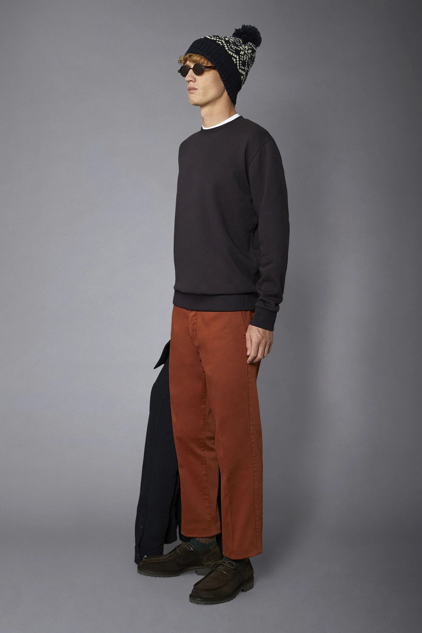 Men's classic chino pants regular fit twill construction