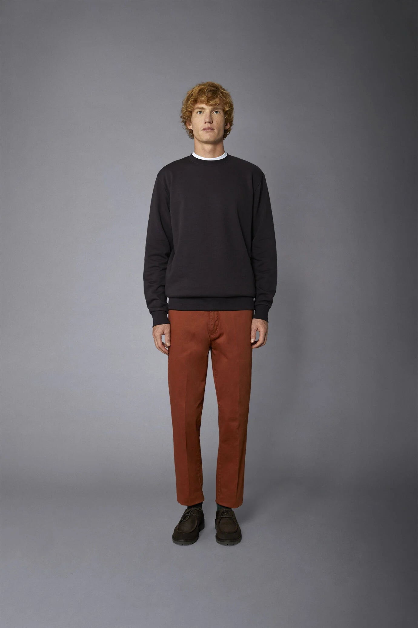 Men's classic chino pants regular fit twill construction